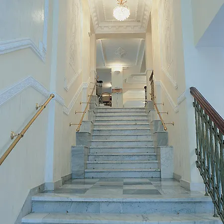 Minerva Premier 4*
