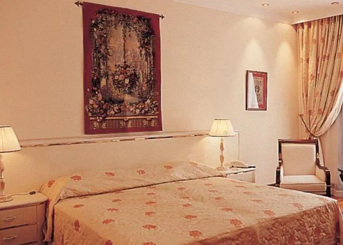 Minerva Premier Hotel 4*