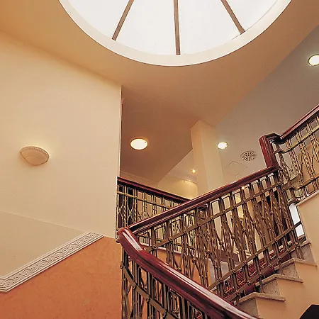 Minerva Premier Hotel 4*