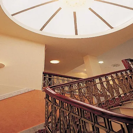 Minerva Premier Hotel 4*